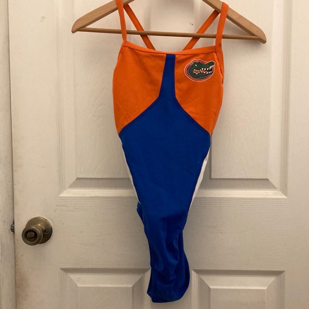 GirlsSpeedo 8/34 27 inches long gator